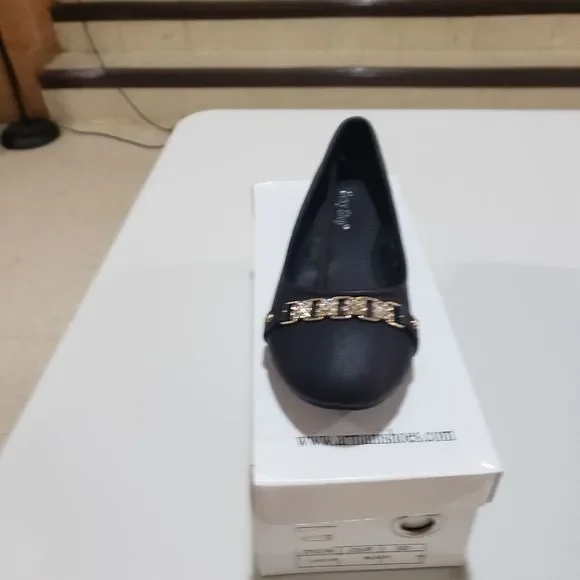 🦋NWT Flats w/rhinestone embellishments - Picture 4 of 4